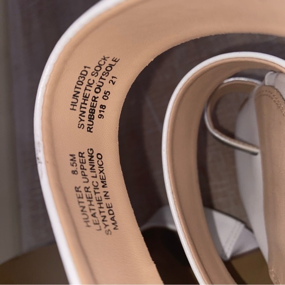 STEVEN NEW YORK WHITE WITH SILVER TOE BAND LEATHER  COMFORT SANDALS SIZE 8.5 M - Picture 8 of 16